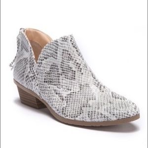 *Brand New* Kenneth Cole Snakeskin Ankle Bootie